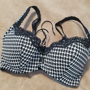 Fredrick's of Hollywood hound's tooth bra